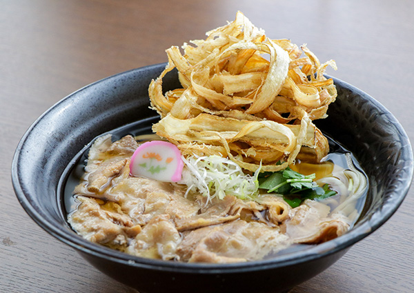 サクサクごぼう天の肉うどん