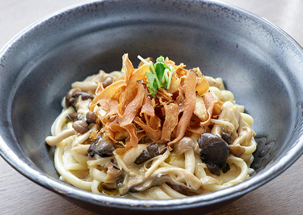 トリュフ香るきのこクリームうどん